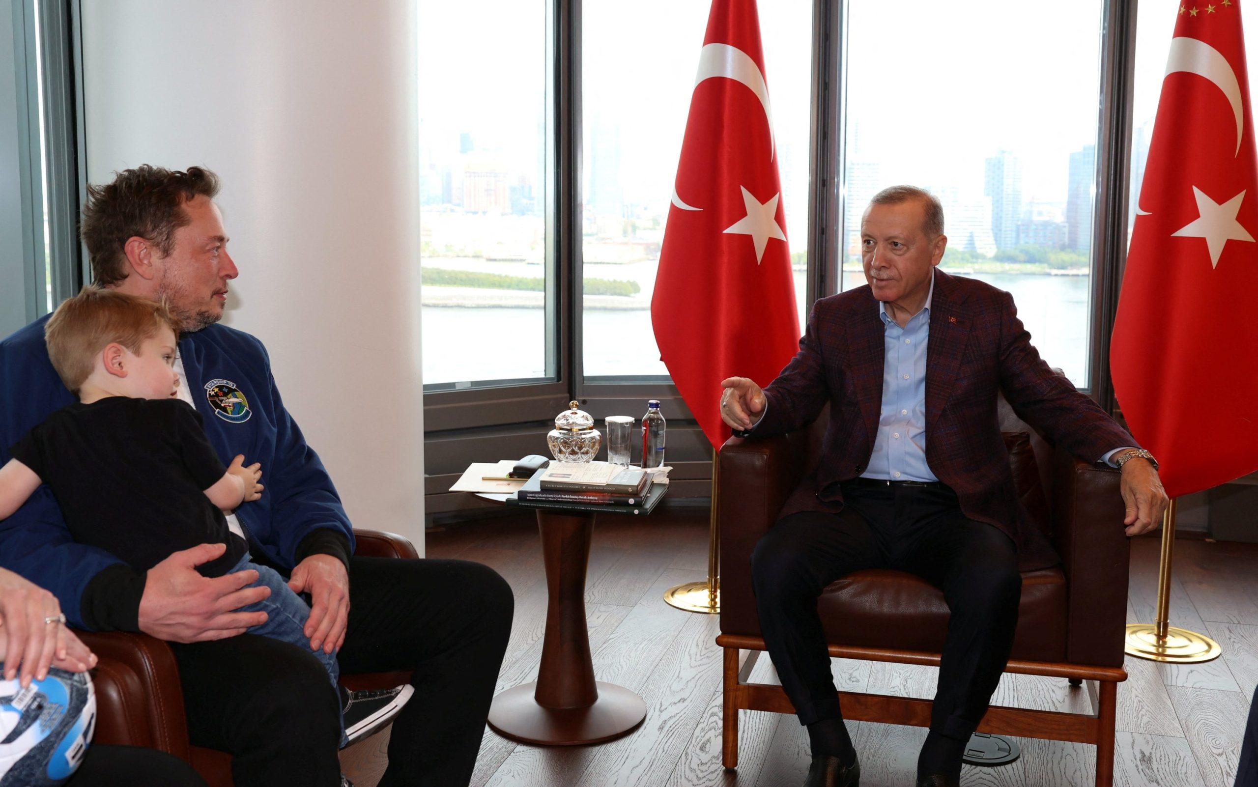 Erdogan vede Musk e lo invita ad aprire fabbrica Tesla in Turchia