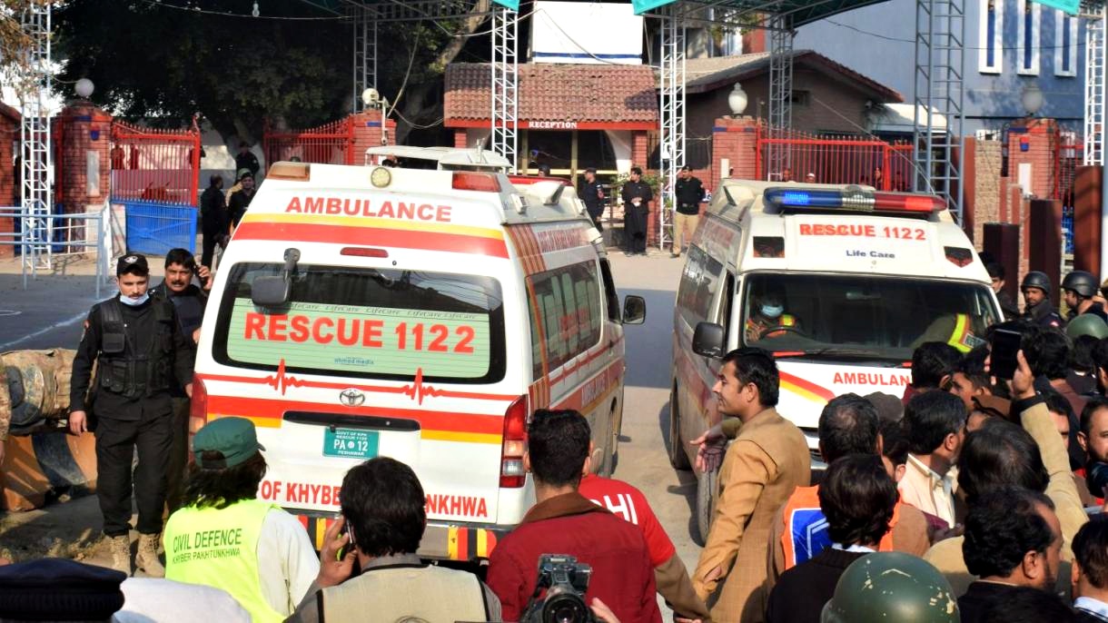 Esplosione nei pressi moschea in Pakistan, oltre 50 morti