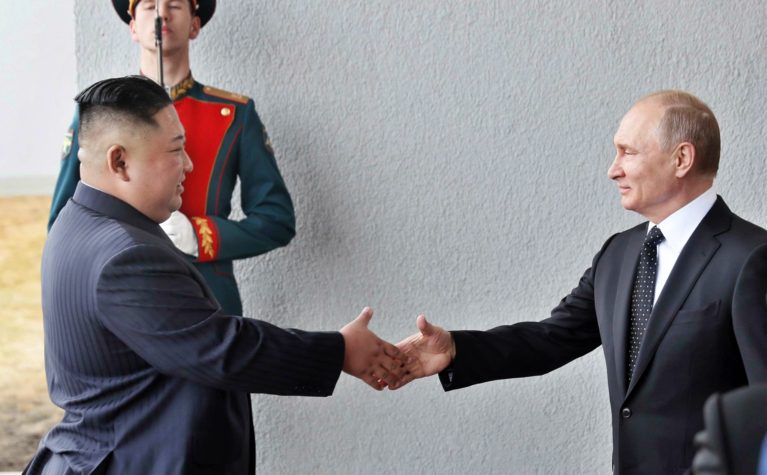 Incontro Putin e Kim? Mosca non smentisce. Russia “elemosina” armi a Nordcorea