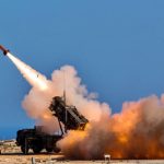 Nuova escalation, Washington colpisce obiettivi iraniani e Teheran chiude lo Stretto