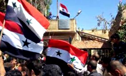 Migliaia di siriani protestano nel sud del Paese: "Assad dimettiti"