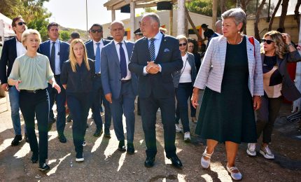Von der Leyen a Lampedusa con Meloni: dobbiamo decidere chi entra in Ue