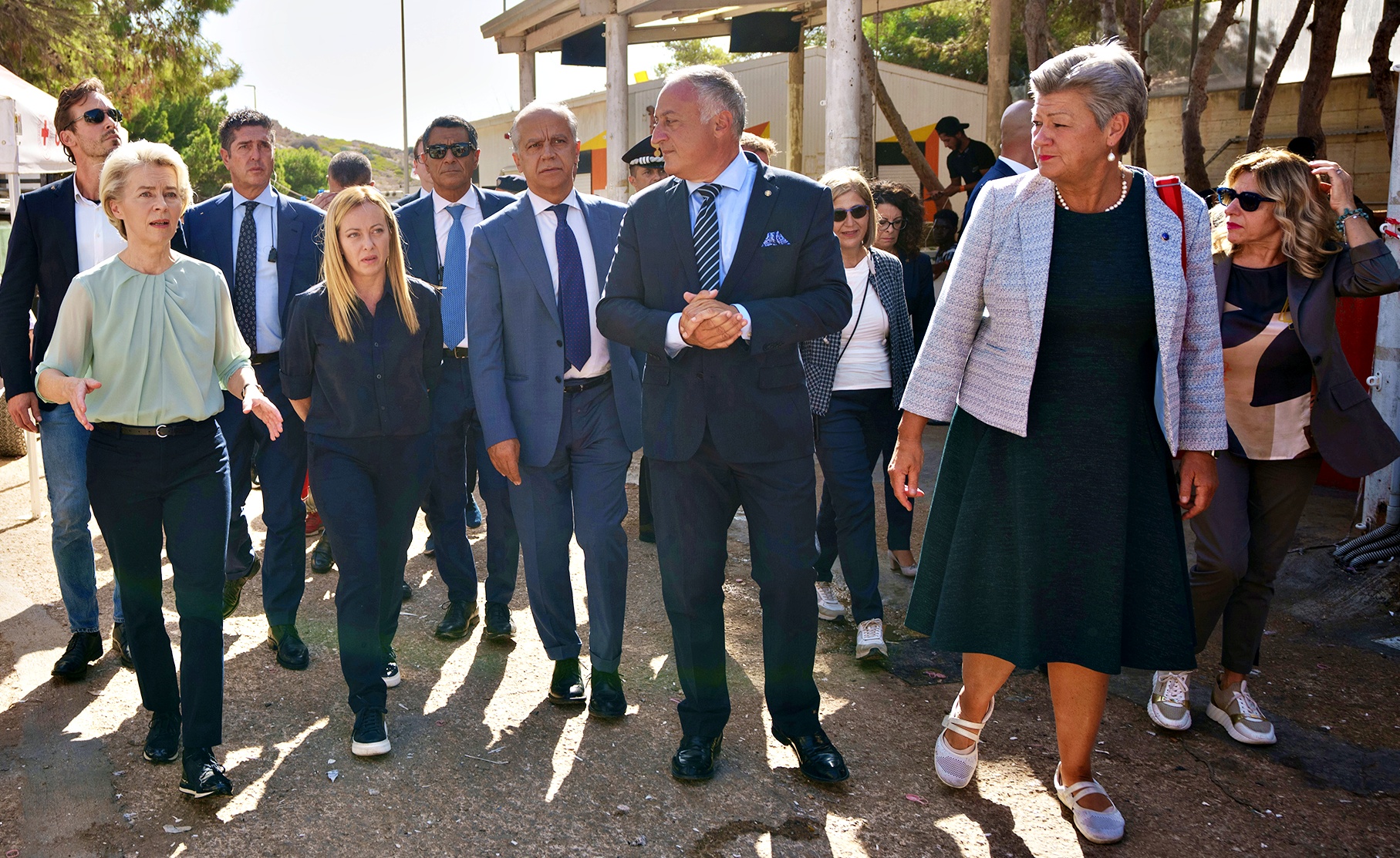 Von der Leyen a Lampedusa con Meloni: dobbiamo decidere chi entra in Ue