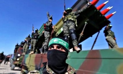 Hamas: lavoriamo con mediatori per liberazione ostaggi civili