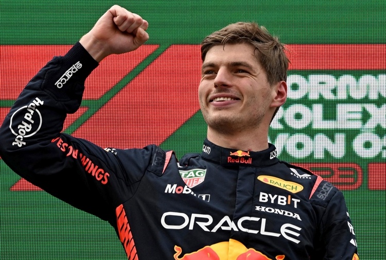 Verstappen trionfa in Cina, quarta vittoria su 5 gare