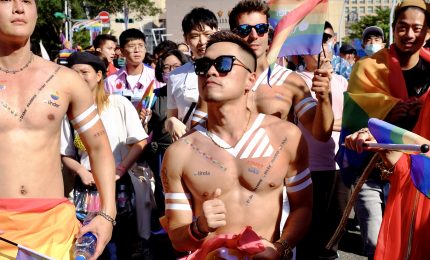 Il Pride a Taipei: decine di migliaia sfilano per la parata LGBT+