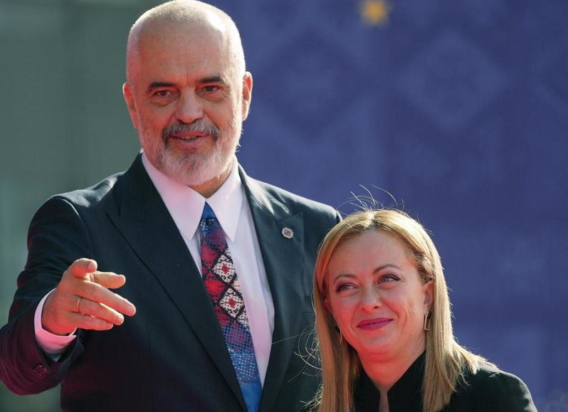 Meloni e Rama firmano l’intesa centri italiani per migranti in Albania