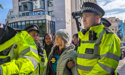 Greta Thunberg in tribunale a Londra dopo l'arresto