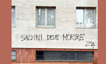 Minacce di morte a Salvini. Il vicepremier: "Avanti, senza paura e col sorriso"