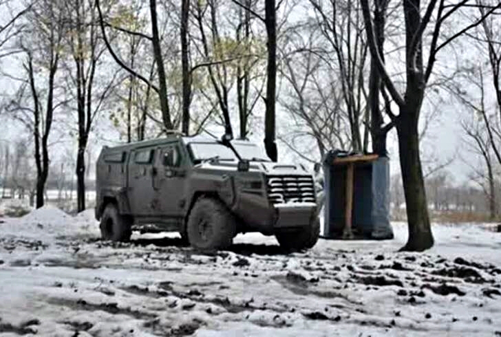 Ucraina, la prima neve nelle strade di Donetsk