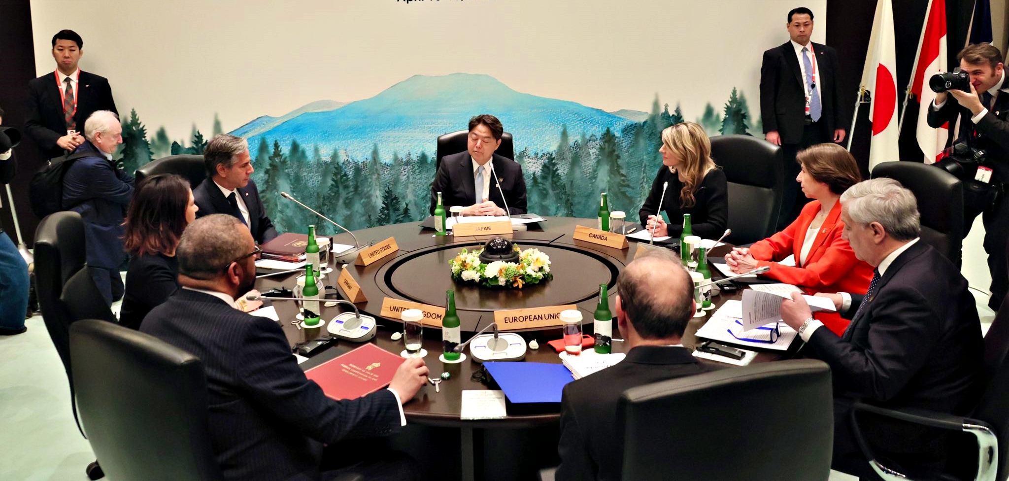 Tajani al G7 ma guerra a Gaza minaccia unità Gruppo