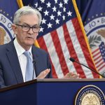 Fed ferma i tassi, Powell: “Nessun rialzo in vista, l’autonomia va difesa”