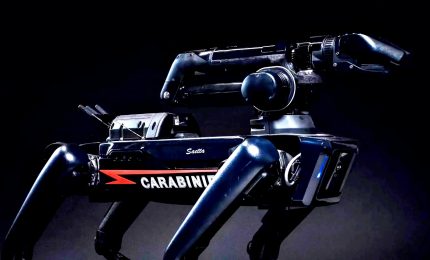 I carabinieri presentano "Saetta", arruolato il primo cane robot