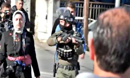Tensione a Gerusalemme est, la polizia lancia lacrimogeni