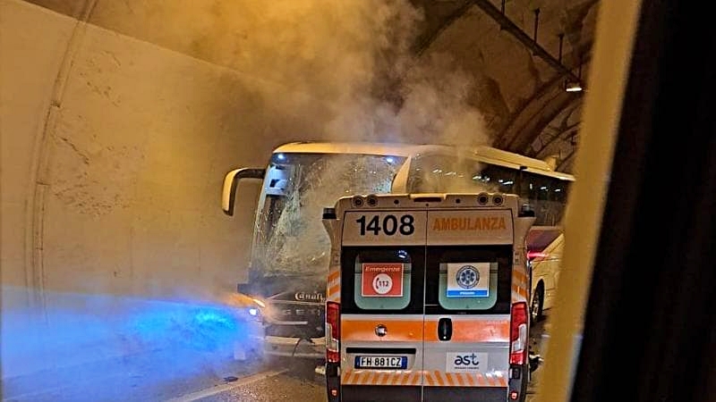 Frontale ambulanza-pullman: 4 morti a bordo del mezzo della Croce Rossa