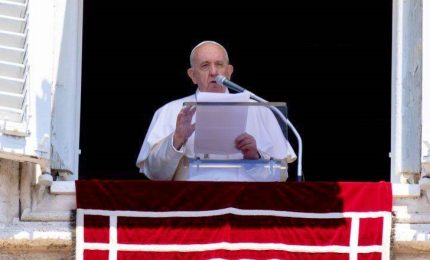 Il Papa prega per le persone che soffrono a causa della guerra