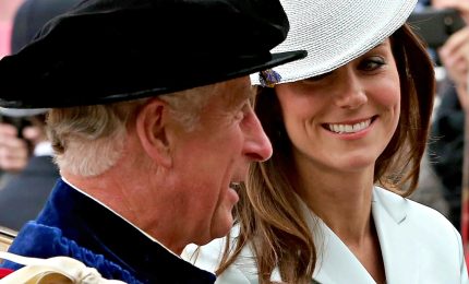 Re Carlo III e Kate Middleton lasciano l'ospedale di Londra