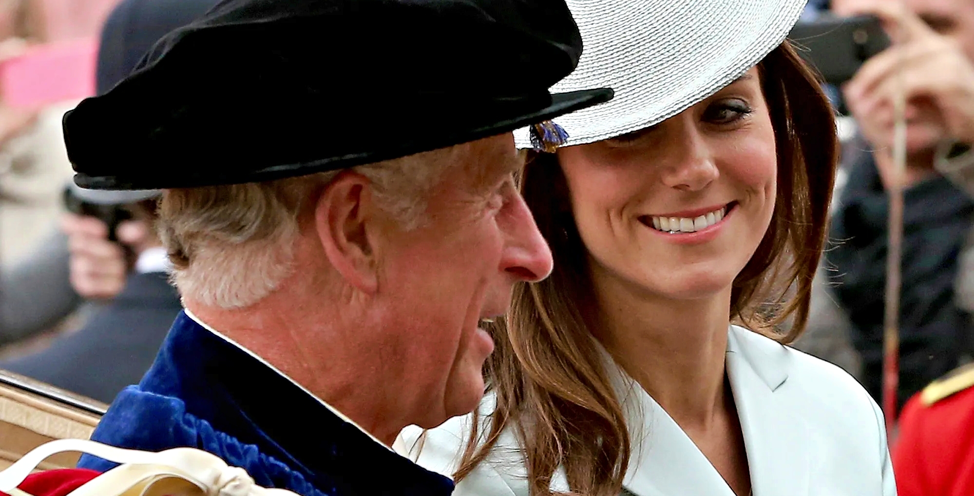 Re Carlo III e Kate Middleton lasciano l’ospedale di Londra