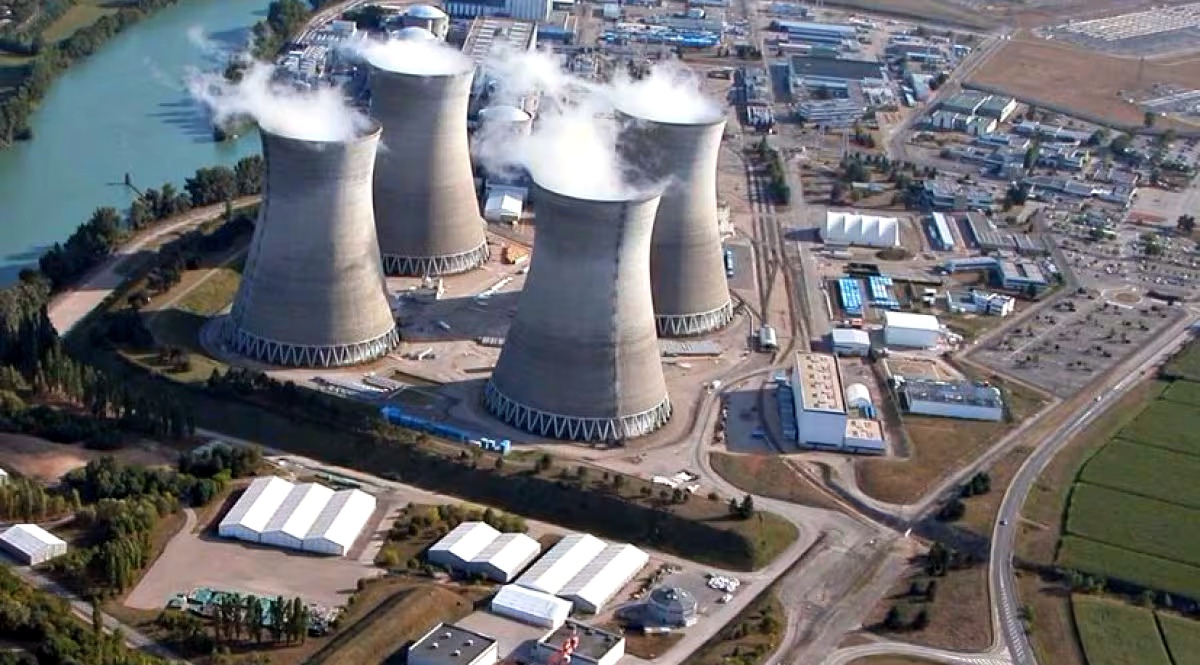 La Francia punta sul nucleare, in cantiere 14 nuovi reattori entro il 2050