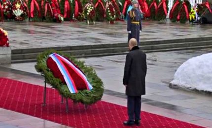 Putin rende omaggio alle vittime dell'assedio di Leningrado