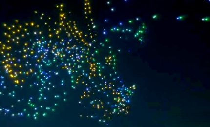 1500 droni disegnano un drago nel cielo di Singapore