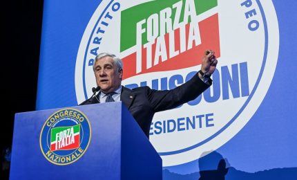 Congresso Forza Italia con vista Europee. Tajani: Berlusconi come Maradona