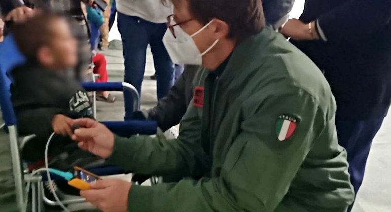 frammento_video_marina_militare_bambini_palestina_nave_vulcano