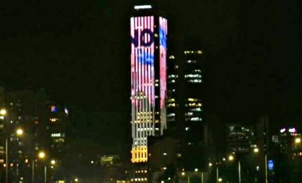 A Bogotà la Colpatria Tower illuminata in onore di Gabriel Garcia Marquez