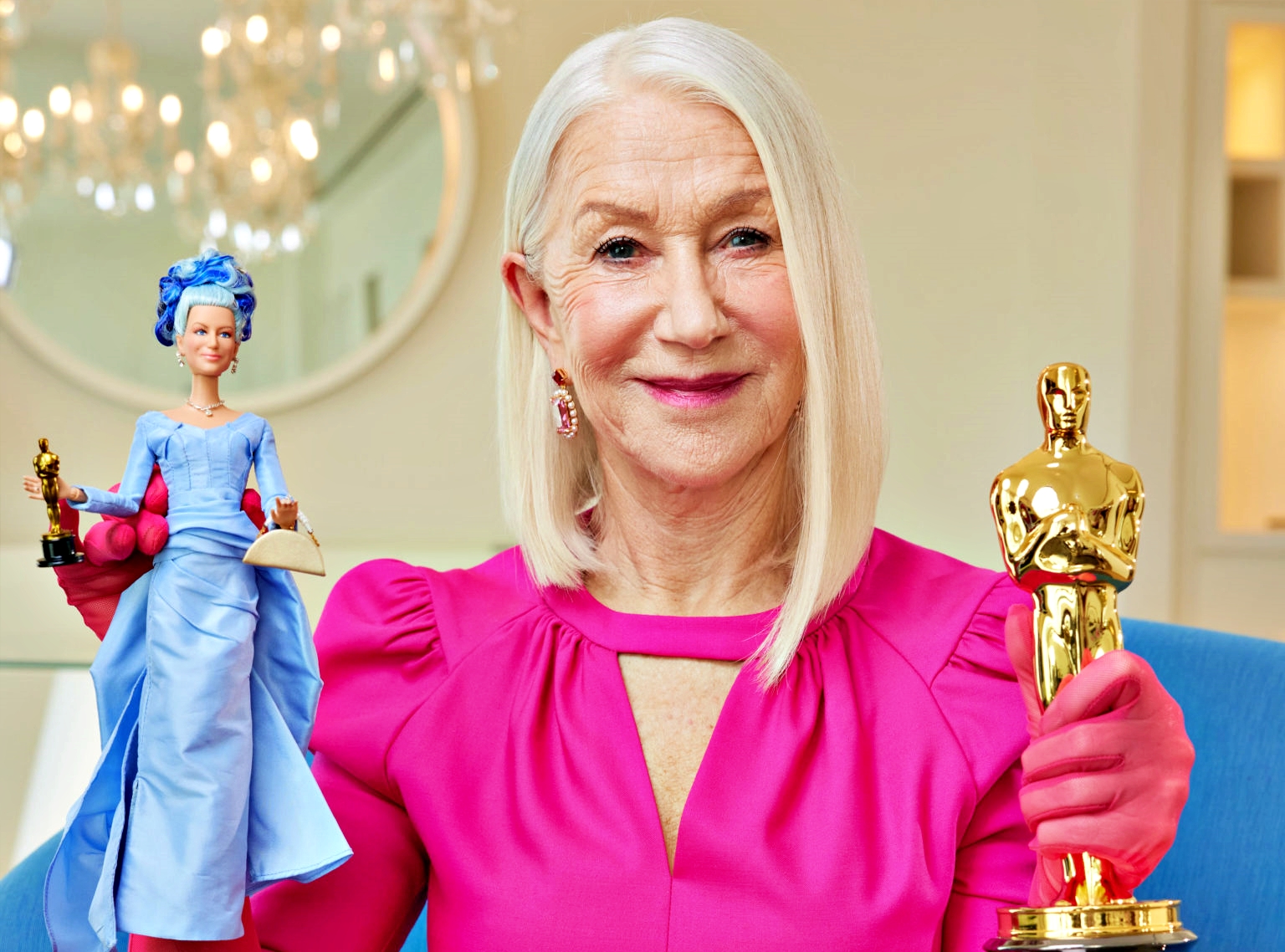 Helen Mirren presenta la Barbie a sua immagine