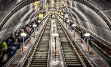 Nel metrò di Parigi un traduttore in 16 lingue per i turisti