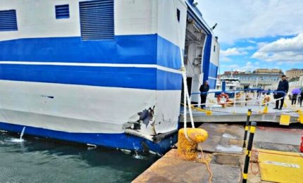 Napoli, nave contro banchina: almeno 30 feriti, 1 codice rosso