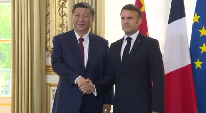 Francia Cina, Macron loda Xi Jinping per impegno a non vendere armi