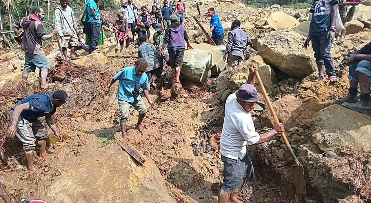 Papua Nuova Guinea, frana su un villaggio