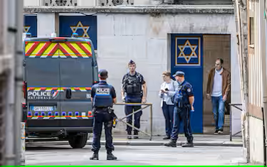 Tentava di appiccare fuoco alla sinagoga, ucciso dalla polizia