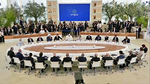 Design/G7, le poltrone del vertice di Borgo Egnazia firmate da Luxy