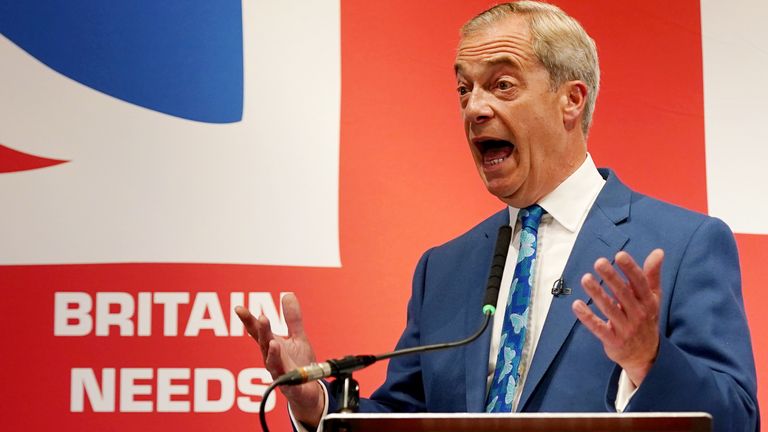 Elezioni Gb, Nigel Farage ci ripensa: paladino Brexit si candida