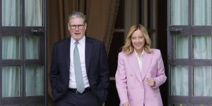 Giorgia Meloni e Keir Starmer ok