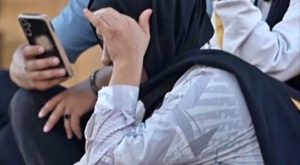 A-Beirut-libanesi-piangono-Nasrallah-Lui-non-muore-resta-tra