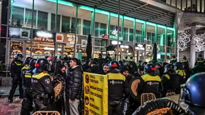 tifosi-israeliani-dispersi-ostaggi-amsterdam