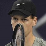 Sinner batte Djokovic e vola di nuovo in finale a Wimbledon