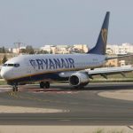 Il caro petrolio scuote i cieli europei mentre Ryanair lancia l’allarme sulle scorte di cherosene