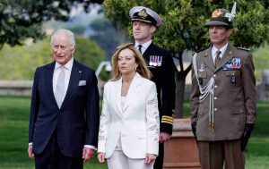 Re Carlo e Giorgia Meloni (1)