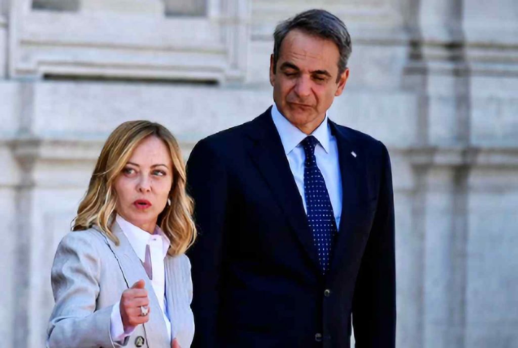 Giorgia Meloni e Kyriakos Mitsotakis (1)