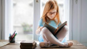 Bambina sola in casa (pexels) - IlFogliettone.it