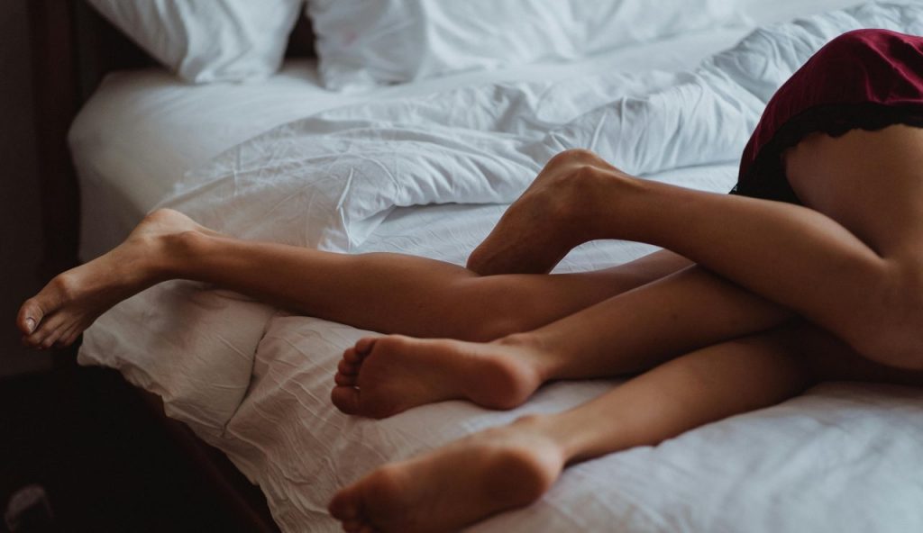 Guardone in camera da letto (pexels) - IlFogliettone.it