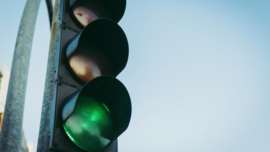 Semaforo verde (pexels) - IlFogliettone.it