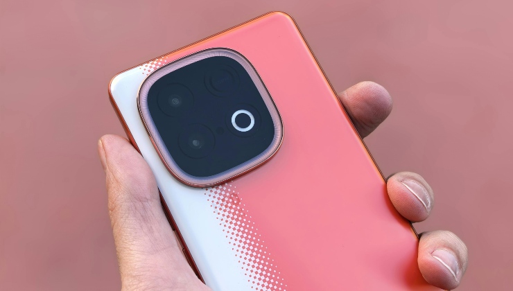 Spiati dalla telecamera del cellulare (pexels) - IlFogliettone.it