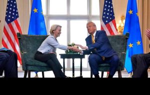 Ursula von der Leyen e Donald Trump1 (1)
