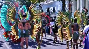 I londinesi pazzi per l'annuale Carnevale di Notting Hill (1)