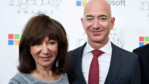 Jackie Bezos e il figlio Jeff